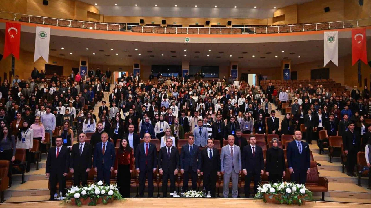 Genç bilim insanları projelerini yarıştırdı