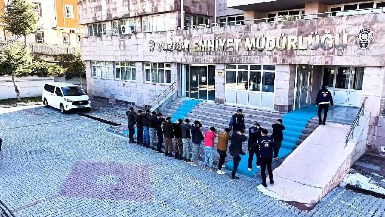 Göçmen kaçakçılığı şüphelisi 3 kişi savcılığa sevk edildi