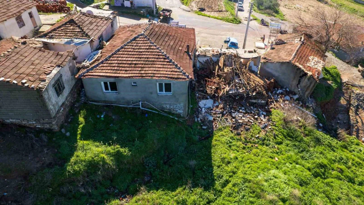 Gölmarmara’da heyelan: 7 ev kullanılamaz hale geldi