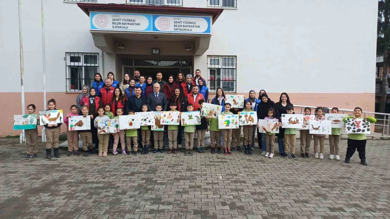 Gönüllü gençler öğrencilerle buluştu