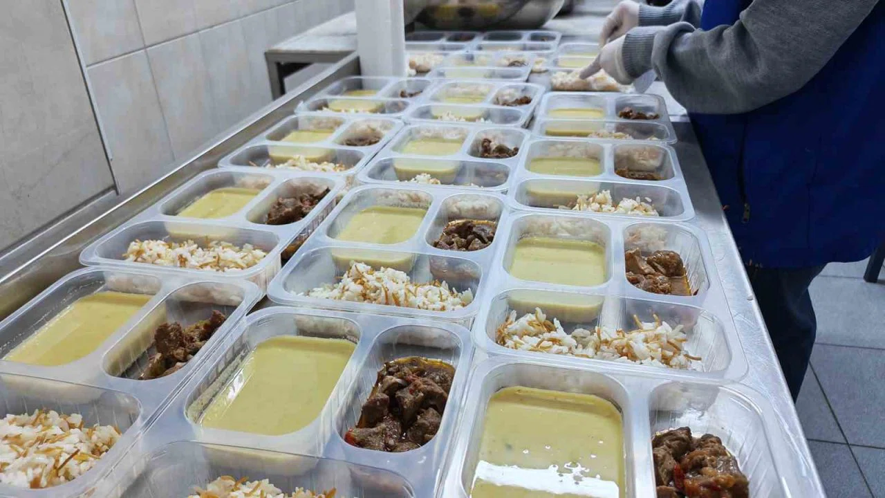 Gönüllü gençlerle iftar seferberliği
