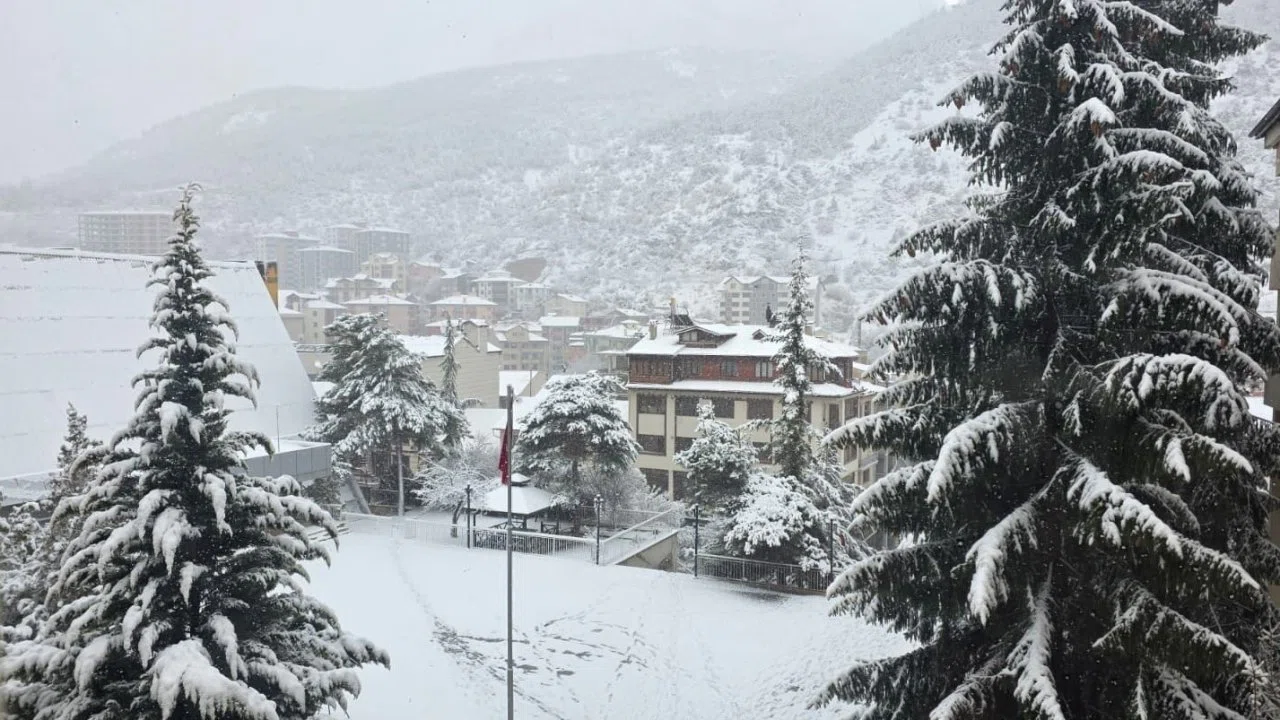 Gümüşhane’de kar nedeniyle 193 köy yolu ulaşıma kapandı