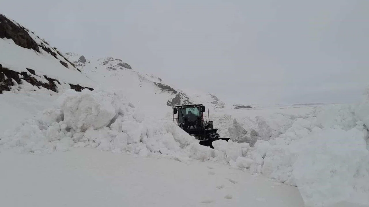 Hakkari’de 79 yerleşim yerinin yolu ulaşıma kapandı