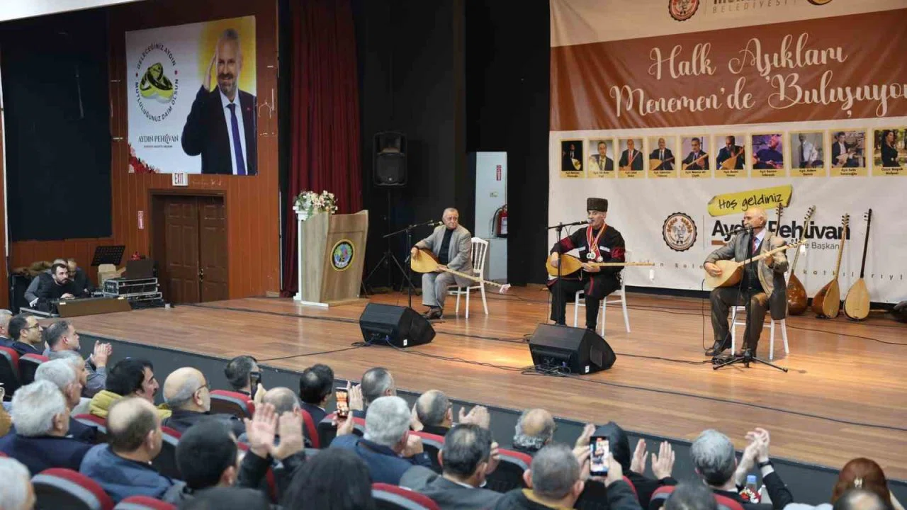 Halk aşıklarından Menemen’de kültür ziyafeti