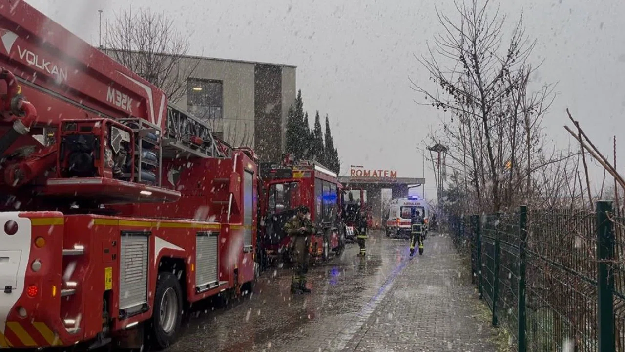 Hastane yemekhanesinde yangın paniği... Çok sayıda ekip sevk edildi
