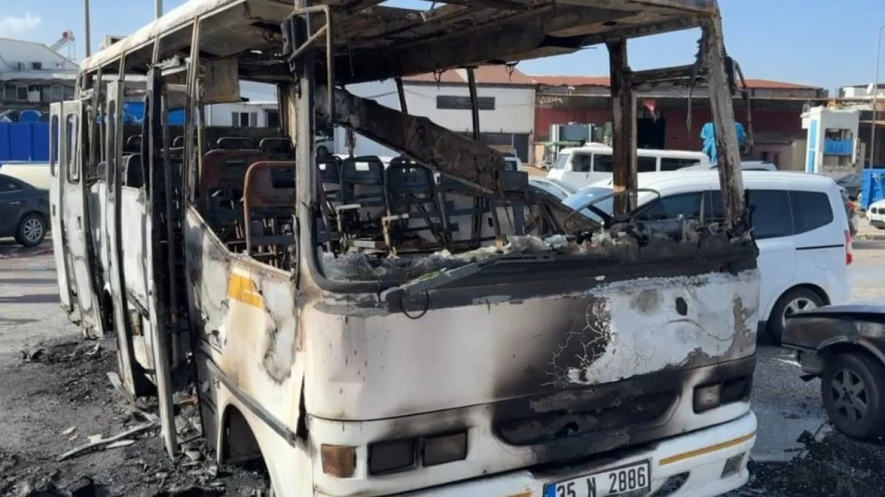 Hurda minibüste 16 yaşındaki gencin öldüğü yangın kamerada