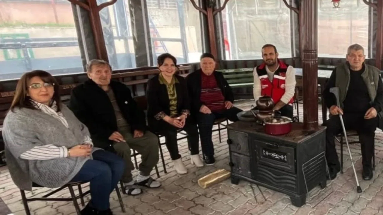 Huzurevinde sucuk-ekmek etkinliğiyle gönüller ısındı