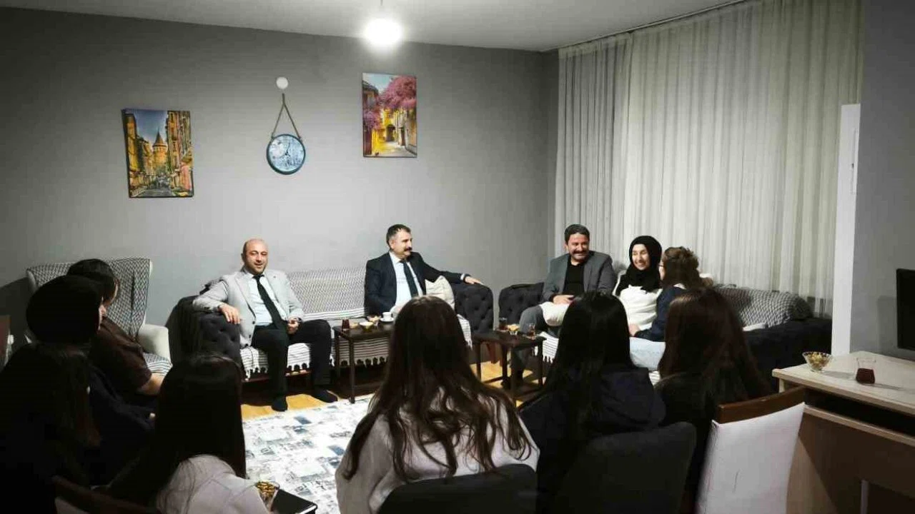 İl müdürleri, çocukların iftar sofrasına misafir oldu