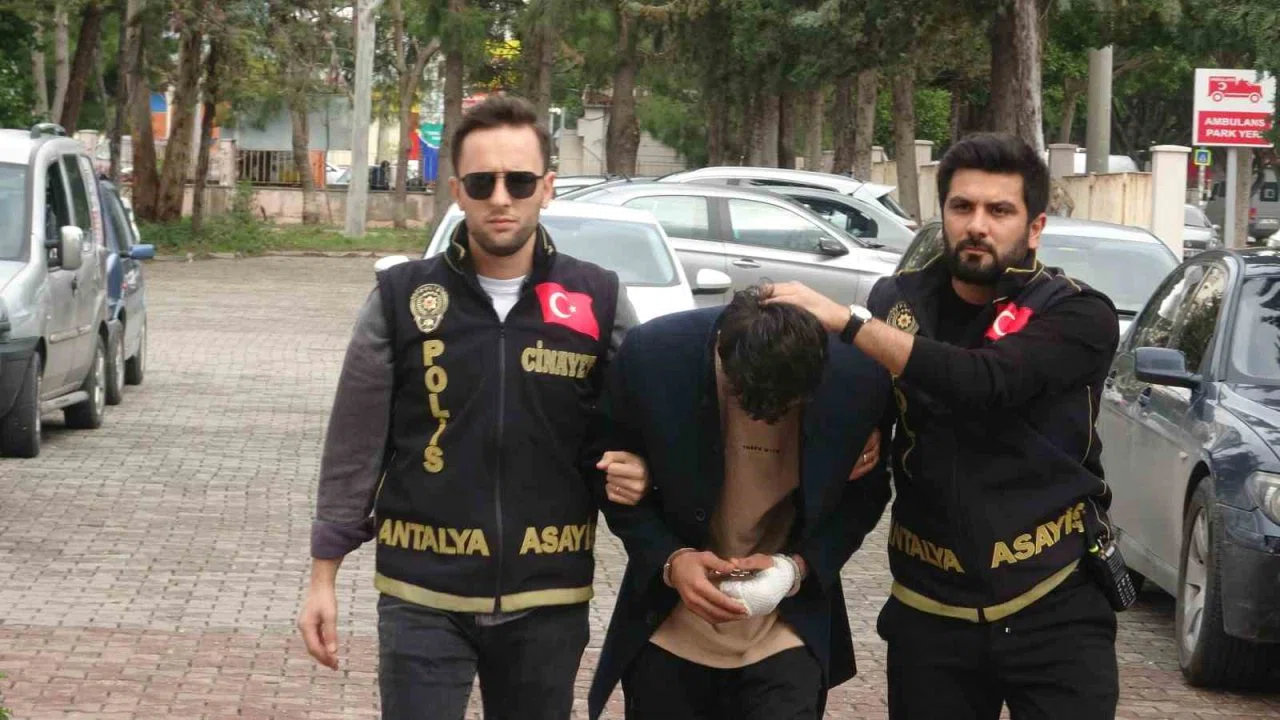İnternetten tanıştığı genci bıçaklayarak öldüren şüpheli adliyeye sevk edildi