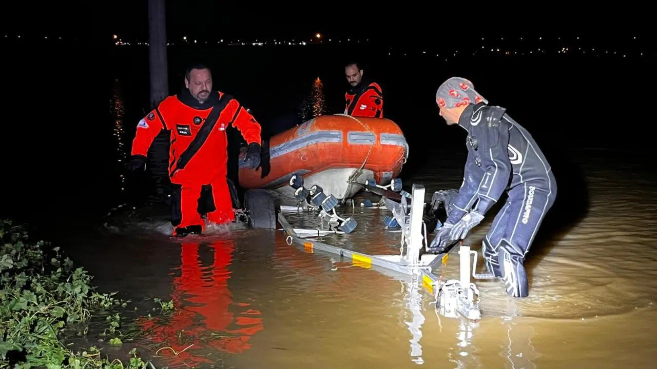 İzmir İtfaiyesi sessiz canlar için zamanla yarıştı