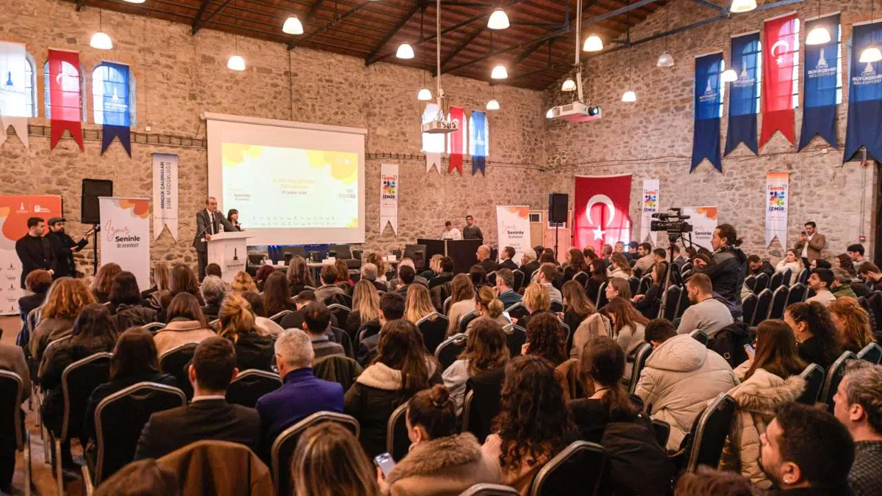“İzmir Seninle” ile gençlere güçlü kariyer köprüsü