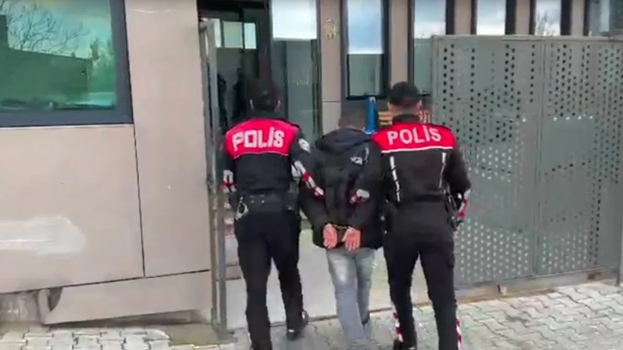 İzmir’de 17 yıl hapisle aranan firariyi ’Yunuslar’ yakaladı