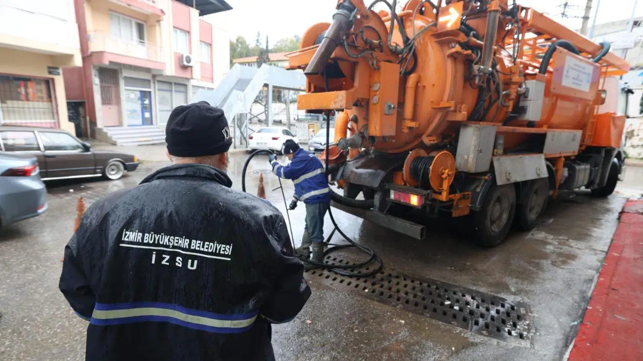 İzmir’de kuvvetli yağış ve fırtına alarmı