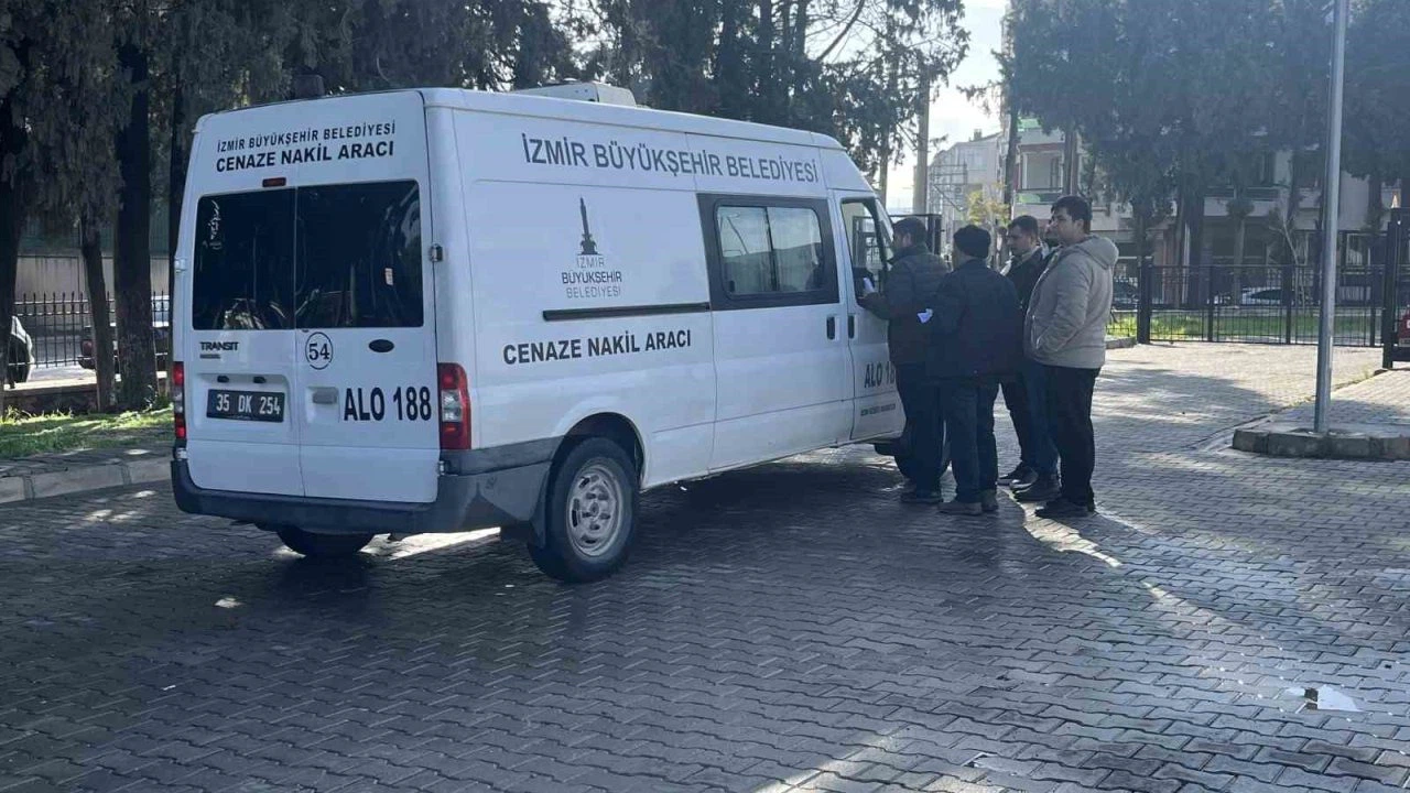 İzmir’de su dolu alt geçitte hayatını kaybeden sürücü son yolculuğuna uğurlandı