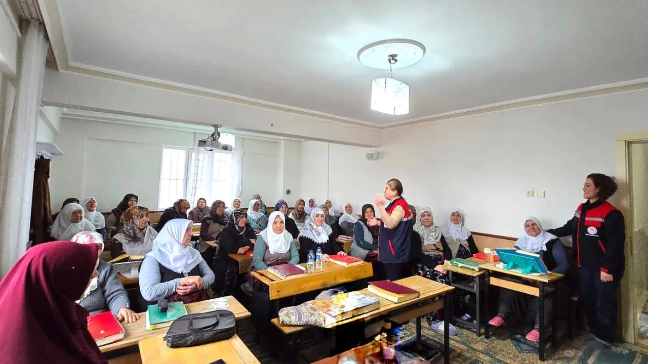 Kadın çiftçilere yönelik eğitimler sürüyor