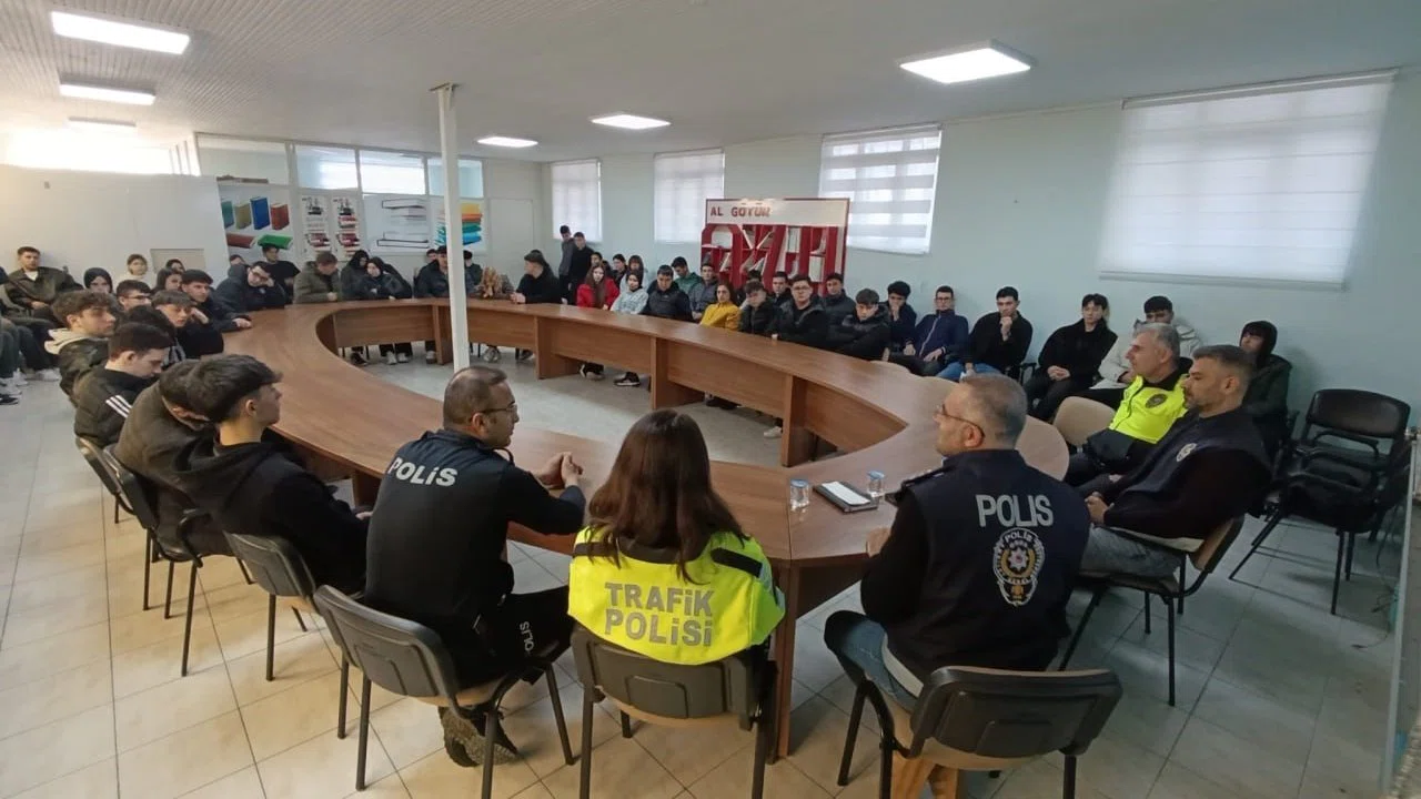 Karasu’da lise öğrencilerine polislik mesleği anlatıldı