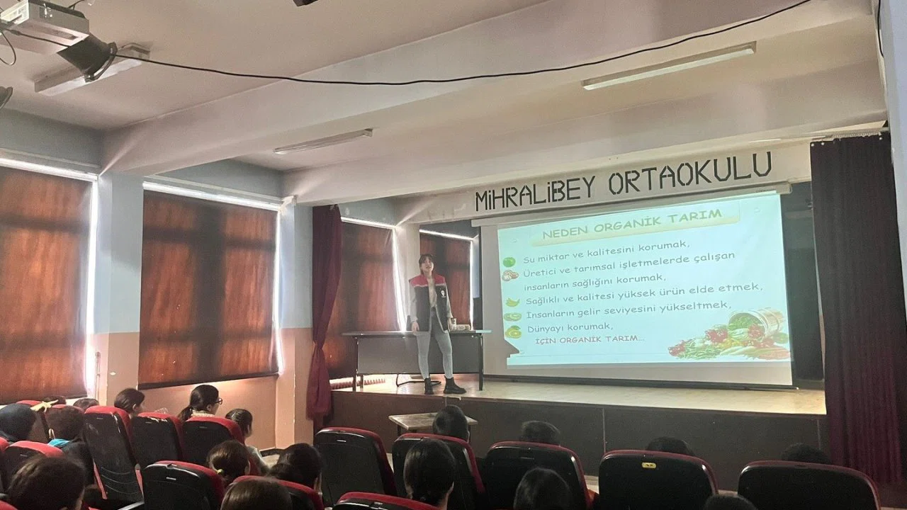 Kars’ta ortaokul öğrencilerine organik tarım eğitimi verildi