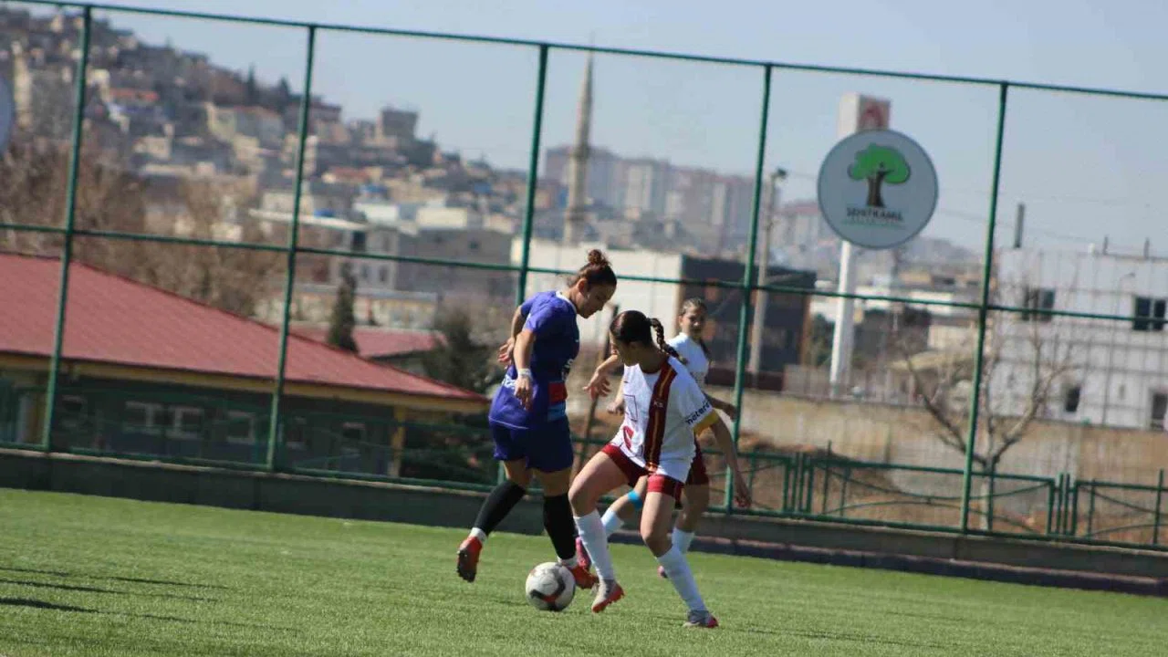 Kayseri Kadın FK farklı kazandı
