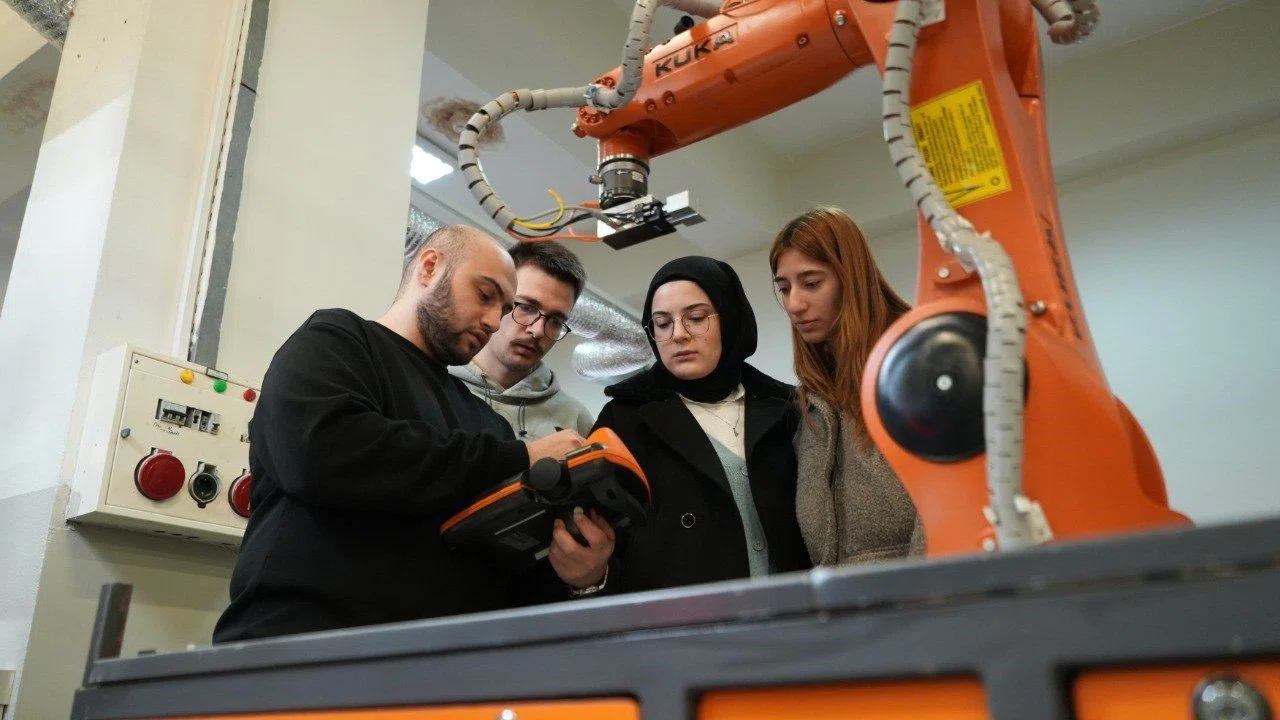 KBÜ’de yapay zekâ destekli robot projelerine TÜBİTAK desteği