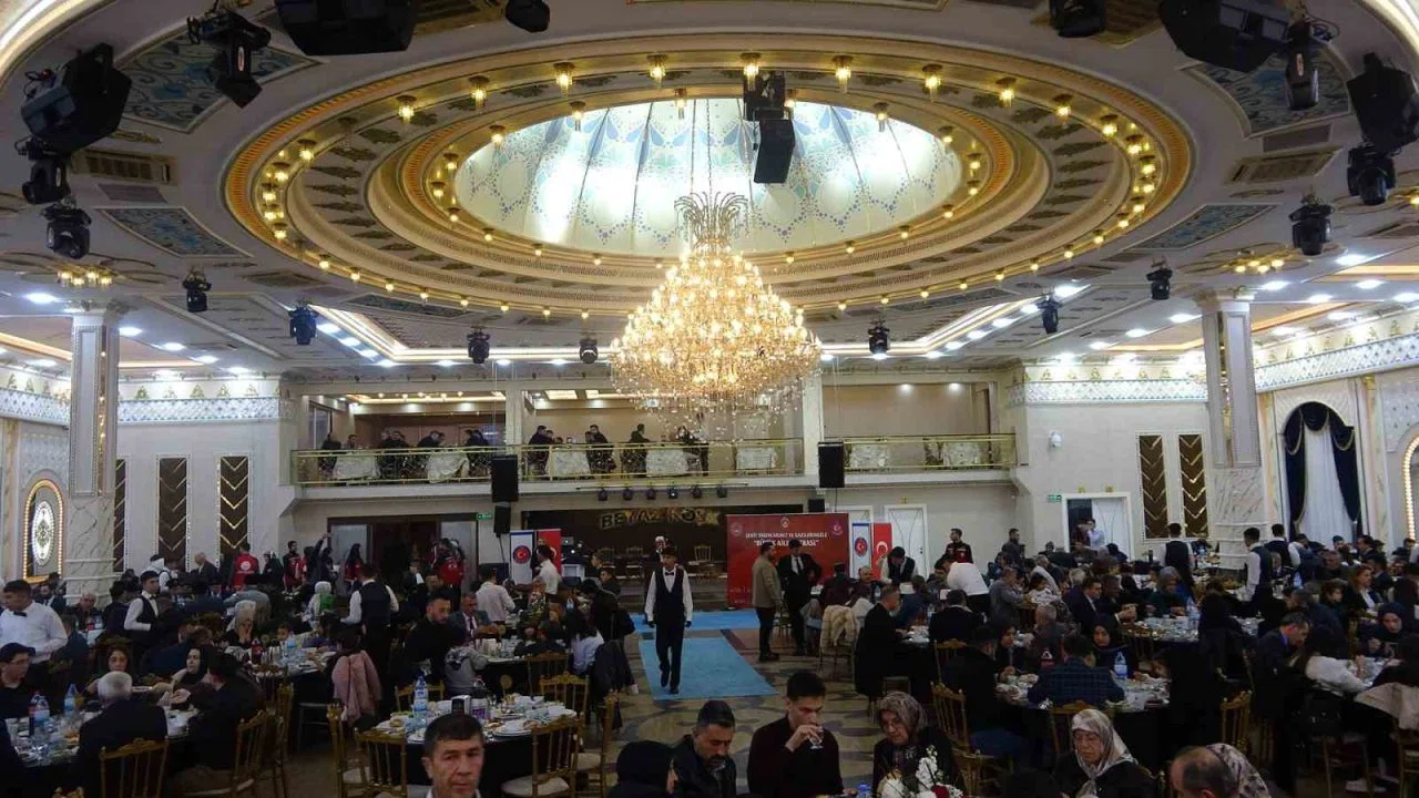 Kilis Valisi Kalaylı, gazi ve şehit aileleriyle iftarda buluştu