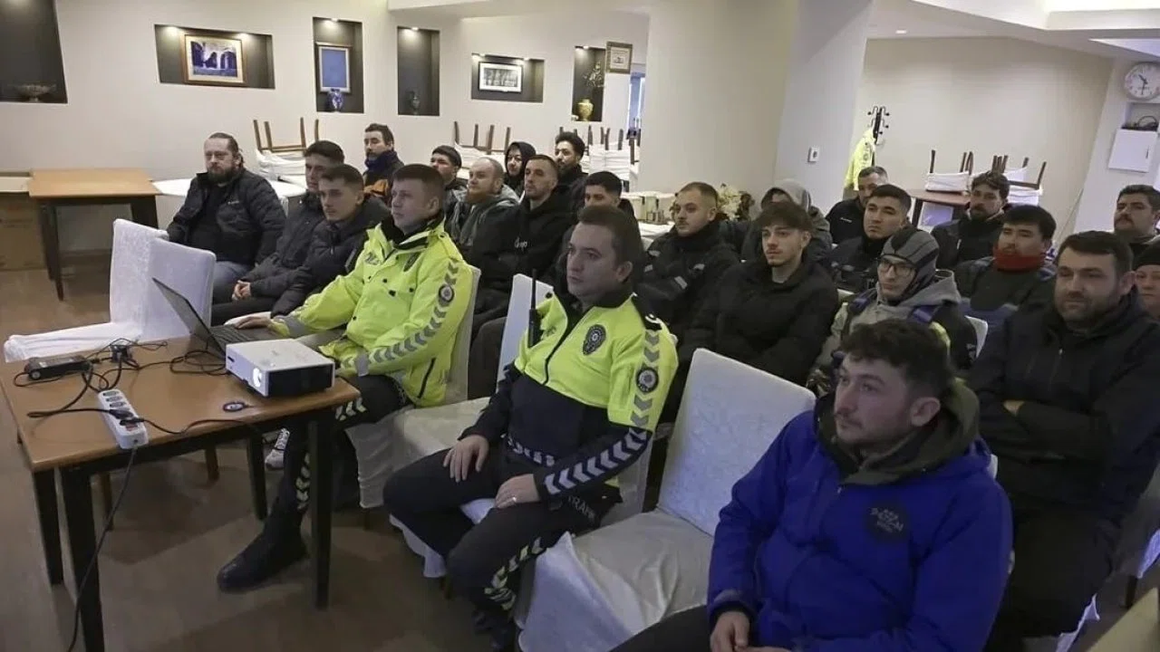 Kırklareli’nde motokuryelere güvenli sürüş eğitimi