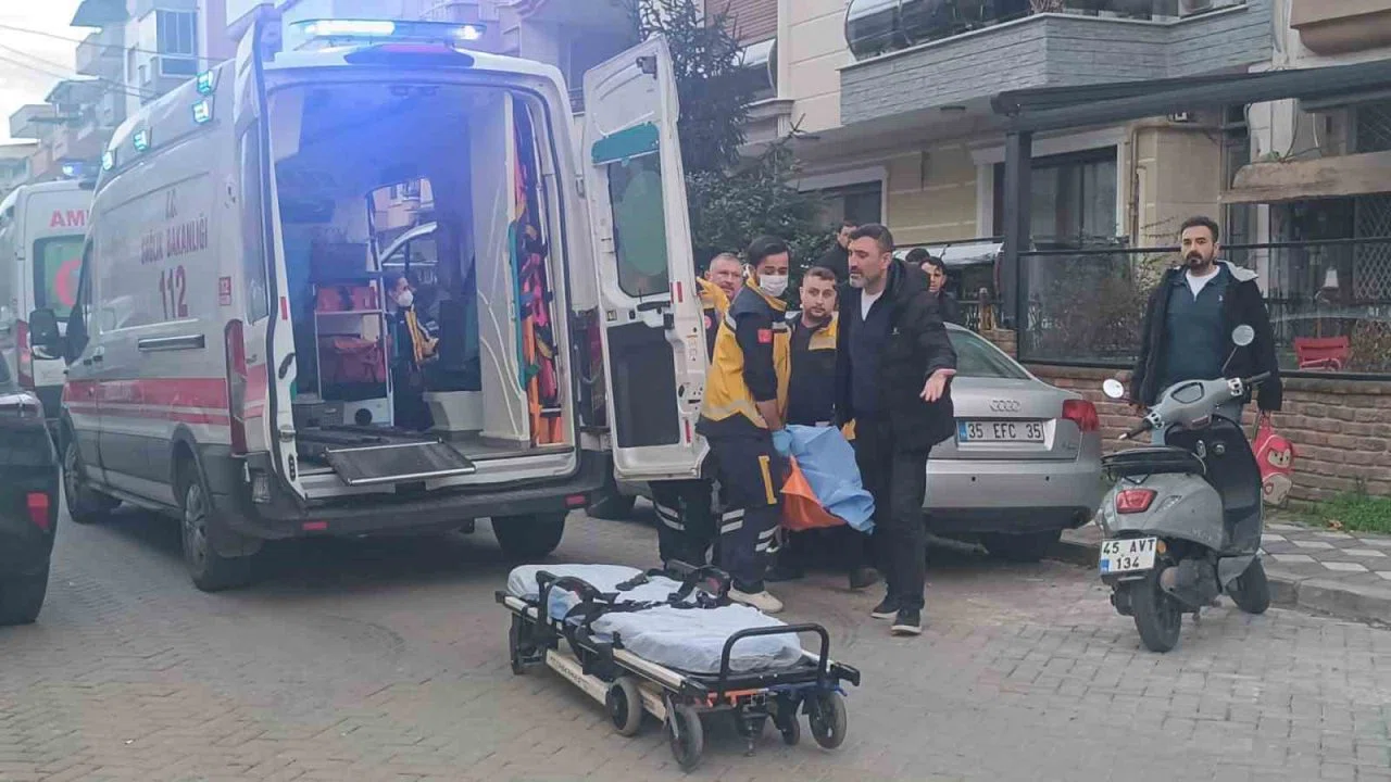 Kocasını evde ölü bulunca baygınlık geçirdi: Yakınları ulaşamayınca itfaiyeyi aradı