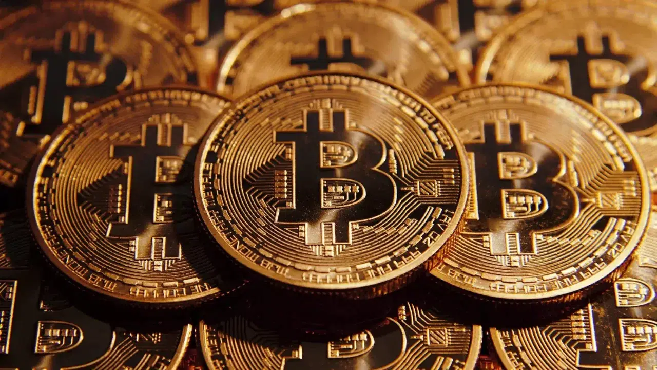 Kripto para piyasasında sert gerileme: Bitcoin 65 bin doların altını gördü