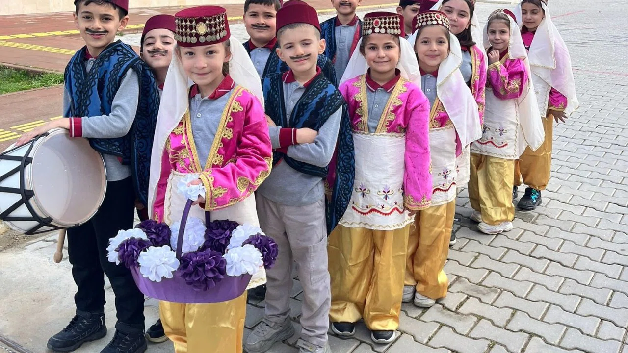 Küçük davulcular mahalleyi şenlendirdi