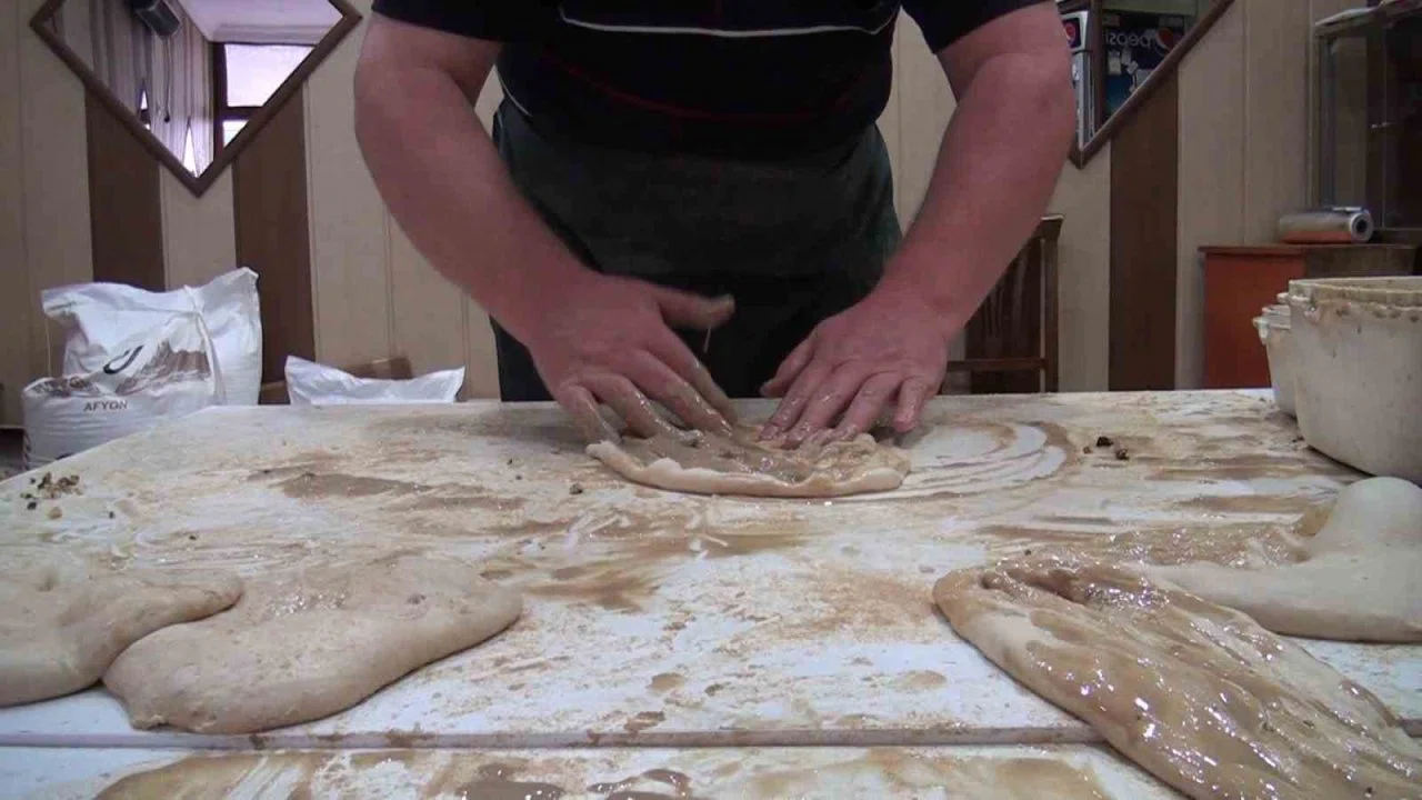 Kütahya’da Ramazan ayının vazgeçilmez lezzeti: Tahinli pide