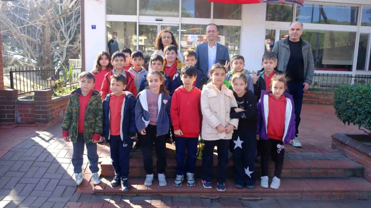 Kuyucak Belediye Başkanı Doğanca, öğrencileri belediyede ağırladı