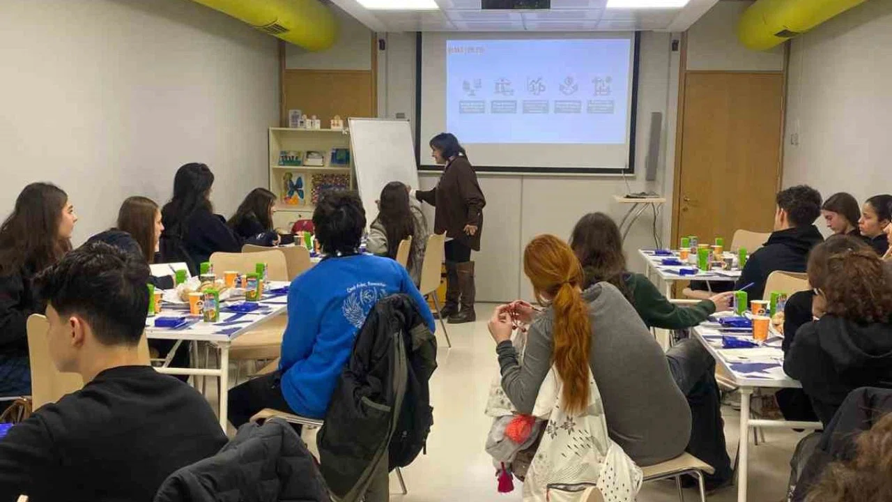 Lise öğrencilerine özel "İş’te Ekonomi" atölyeleri başladı