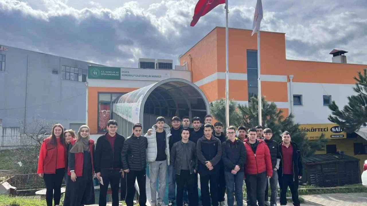 Liseliler gençlik merkezinde