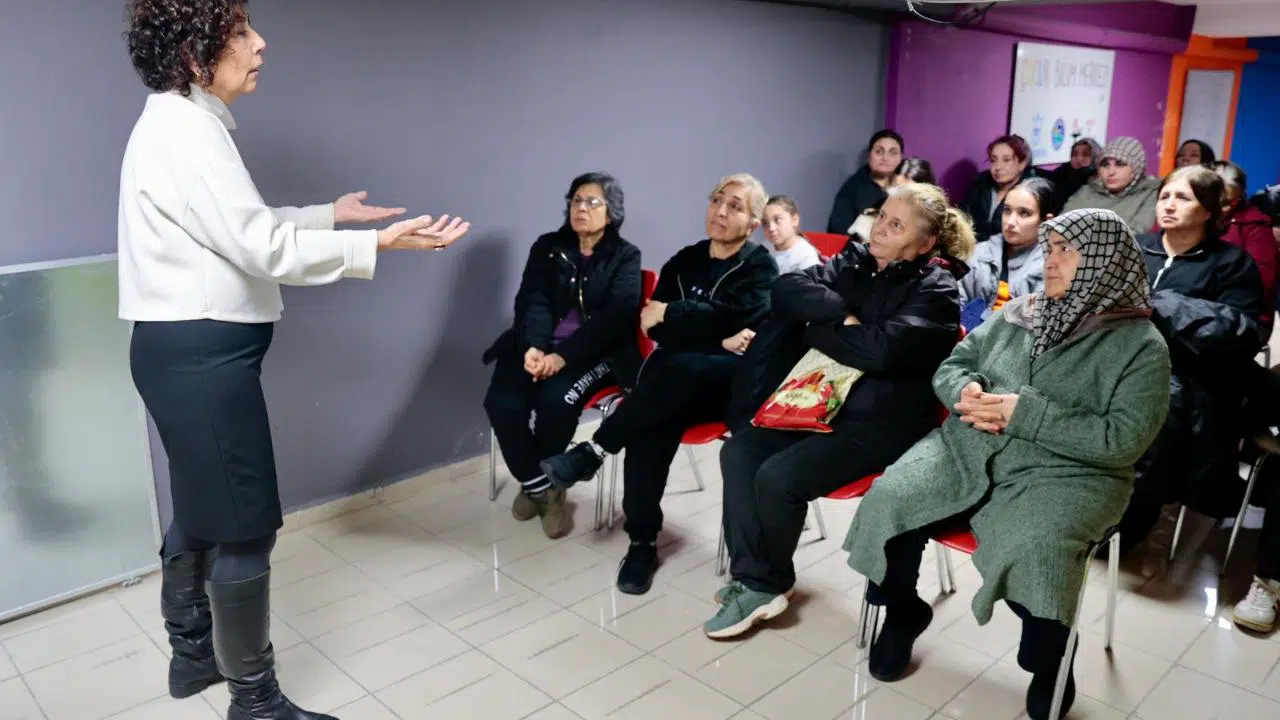 Medeni Kanun’un kazanımları Konak’ta masaya yatırıldı