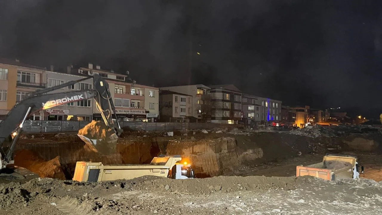 Merkez Çarşısı Kentsel Dönüşümünde hafriyat çalışmaları sürüyor