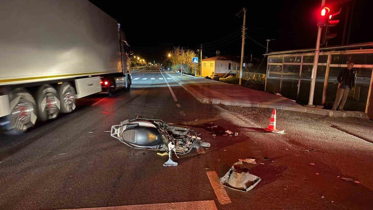Mersin’de kamyonet ile motosiklet çarpıştı: 1 ölü