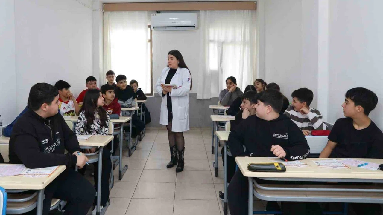 Mersin’de öğrencilere ücretsiz kurs ve 76 deneme desteği