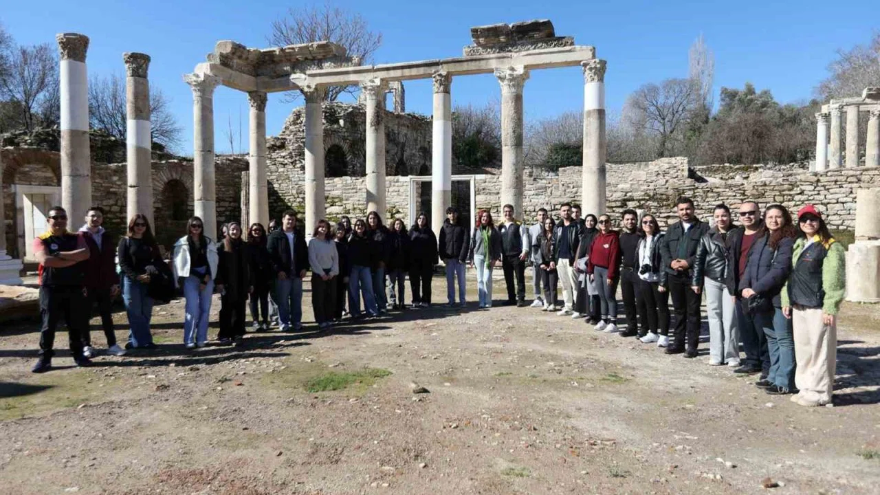 Muğla Büyükşehirden gençlere antik kent gezisi
