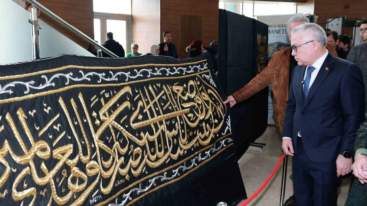 Mukaddes Emanetler Sergisi Sivas’ta Ziyarete Açıldı
