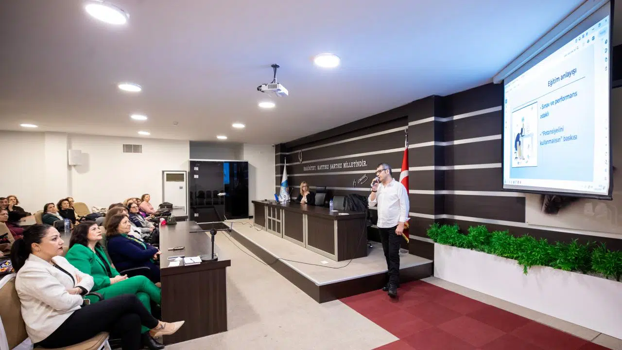 Narlıdere'de kuşaklar arası çatışma konuşuldu