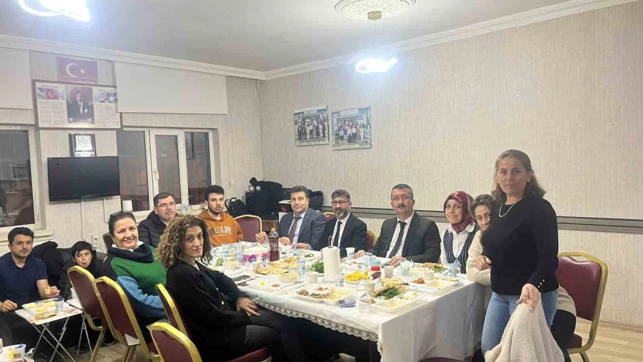 Niğde Kemal Çetintürk İlkokulu’nda Ramazan sofrası