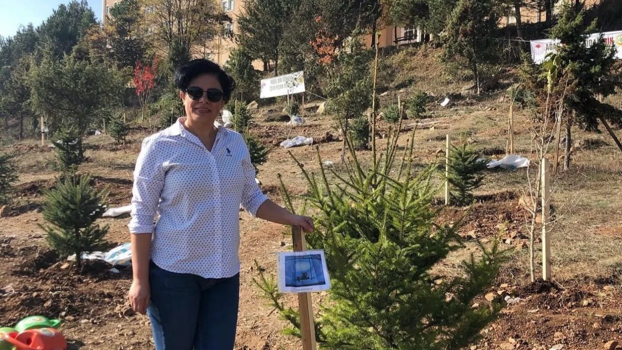 Oğlunun acısına yüreği dayanmadı: Mezar başında kalp krizi geçiren anne hayatını kaybetti