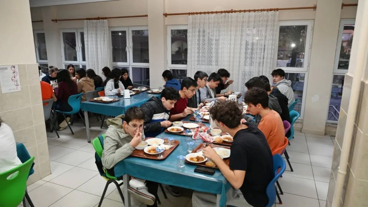 Öğrenciler iftar sofrasında bir araya geldi