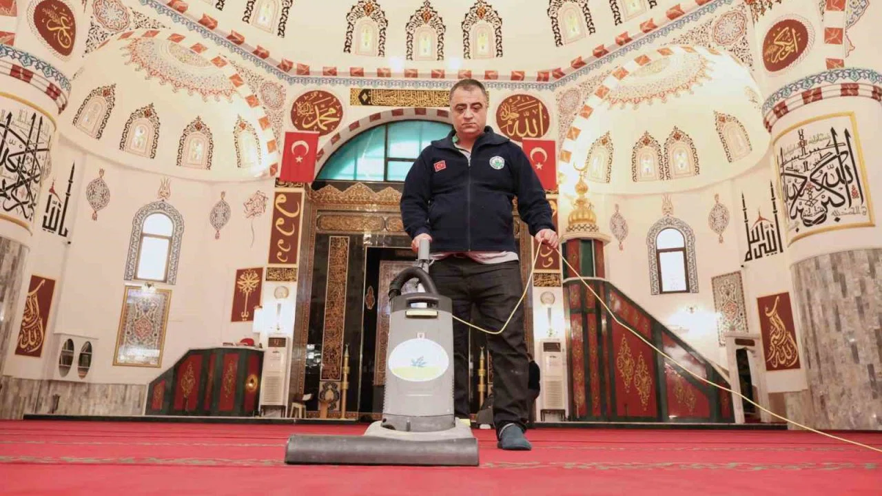 Osmangazi’de camiler Ramazan’a özenle hazırlandı