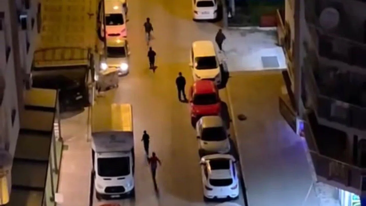 Otobüse turunç fırlattılar