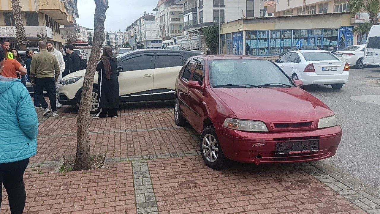 Otomobille motosiklet çarpıştı: 1 yaralı