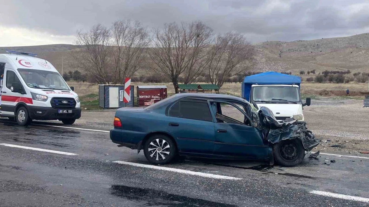 Otomobillerin çarpıştığı kazada sürücülerden biri yaralandı