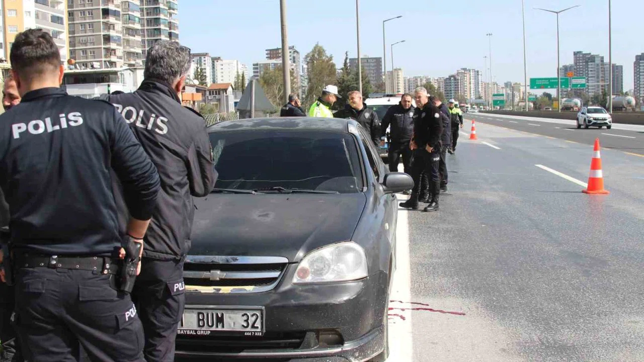 Otoyolda araç içinde sır ölüm: Başından tüfekle vurulmuş halde bulundu