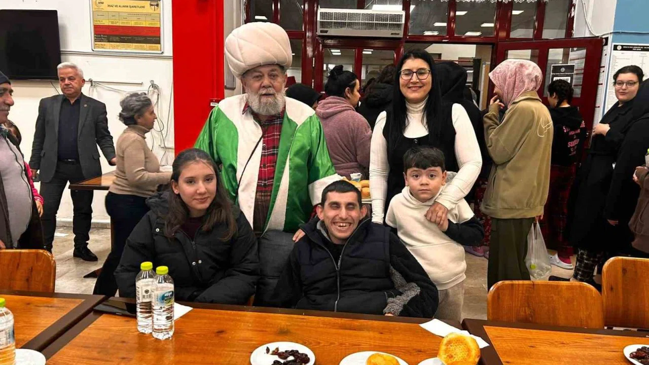 Özel çocuklar ve üniversiteliler iftar sofrasında buluştu