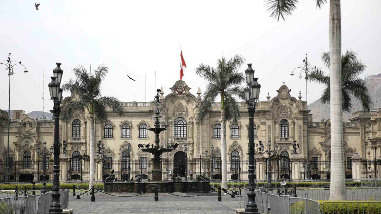 Peru Kongresi, Devlet Başkanı Jeri’yi görevden aldı