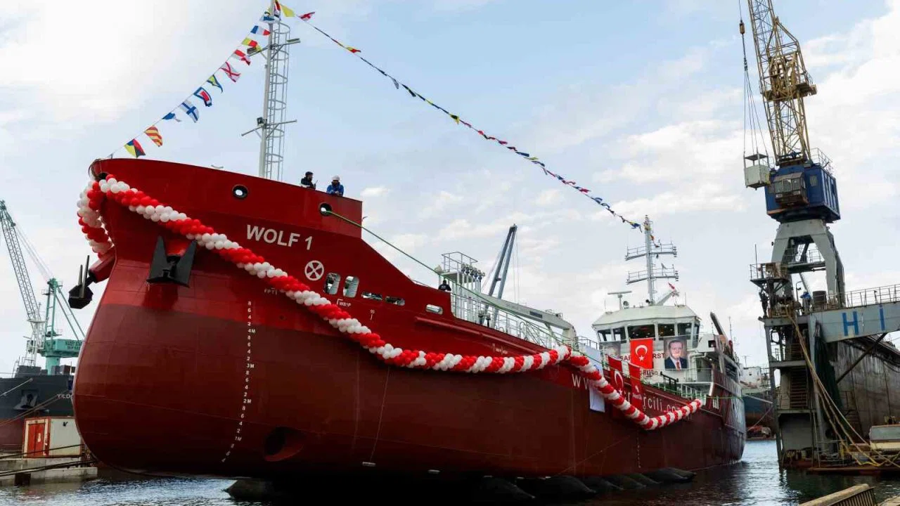 Petrol Ofisi Grubu ve Hicri Ercili Grup iş birliğinde inşa edilen ilk tanker "Wolf 1" suya indirildi